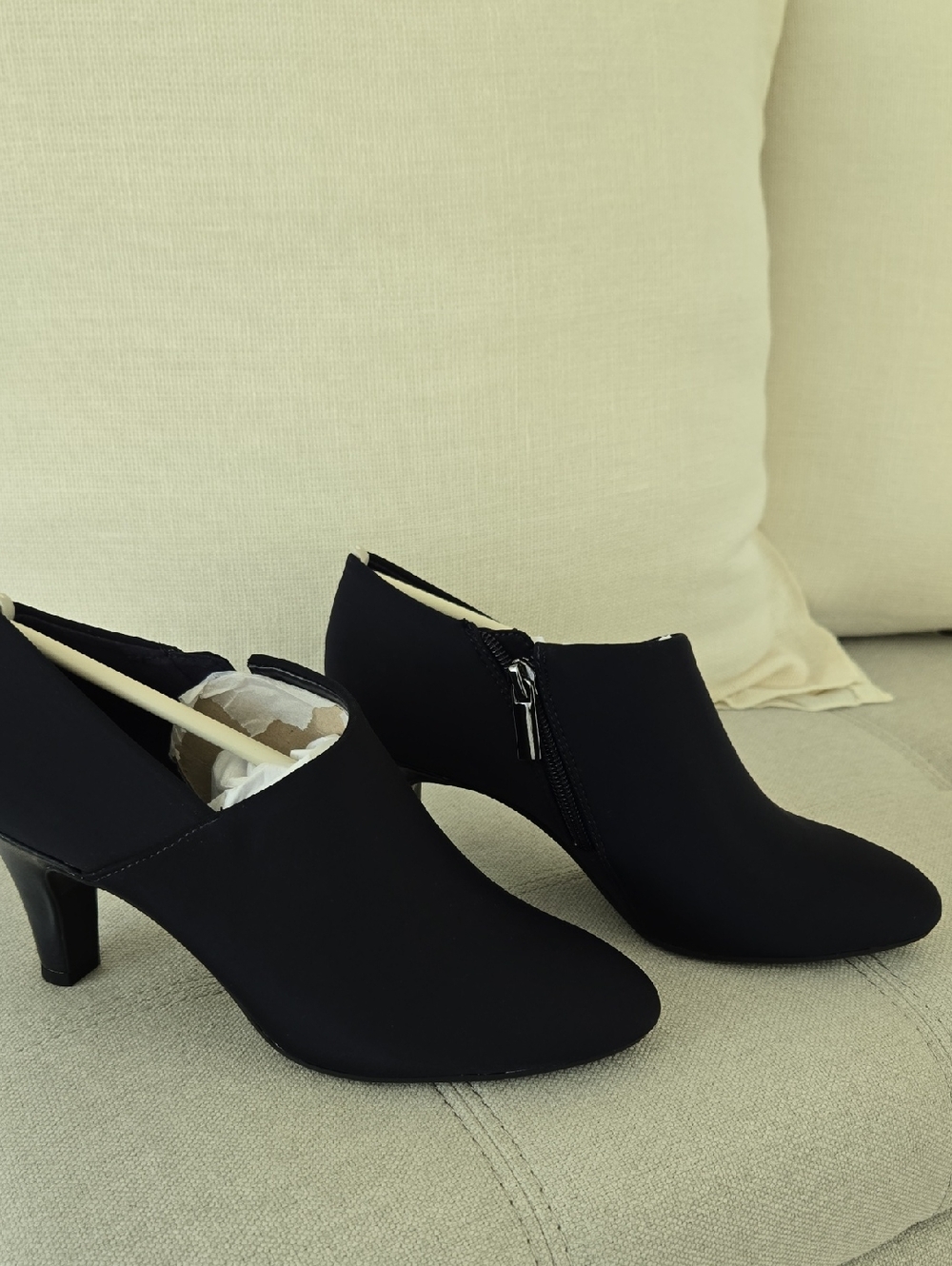 Bandolino Black Fabric Women's Ankle Booties With Sidw Zip - NWOT